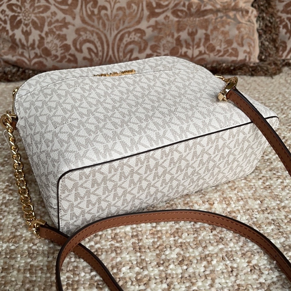 Michael Kors Jet Set Travel Medium Dome Crossbody - Picture 7 of 16